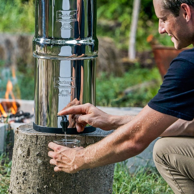 Big Berkey Gravity-Fed Stainless Steel Countertop Water Filter System 2.25 Gallo