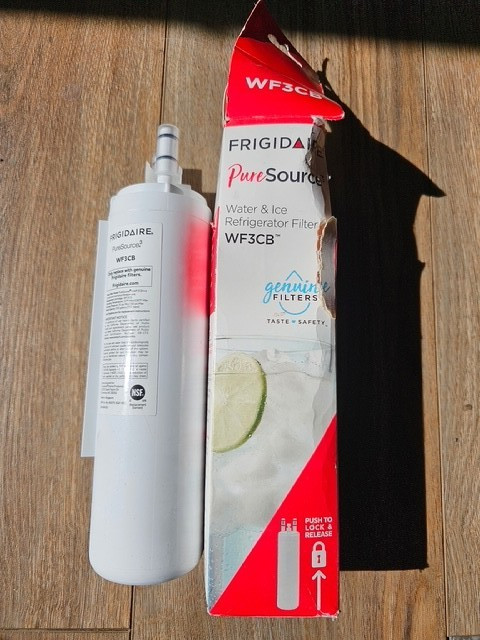 Frigidaire WF3CB Water Filter for Frigidaire Refrigerator – White