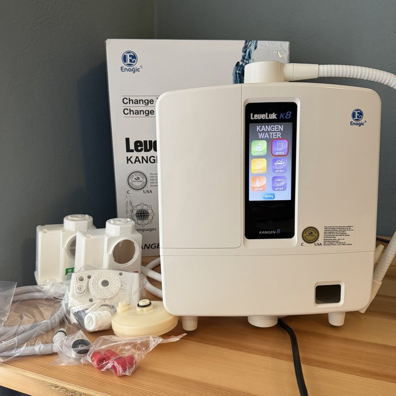 Enagic Leveluk K8 Kangen Water Alkaline Filtration Ionizer Machine A26-00 in Box