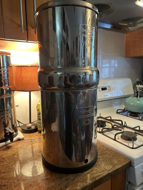 Big Berkey Gravity-Fed Water Filter System – 2.25 Gal Unused No Box No Filters