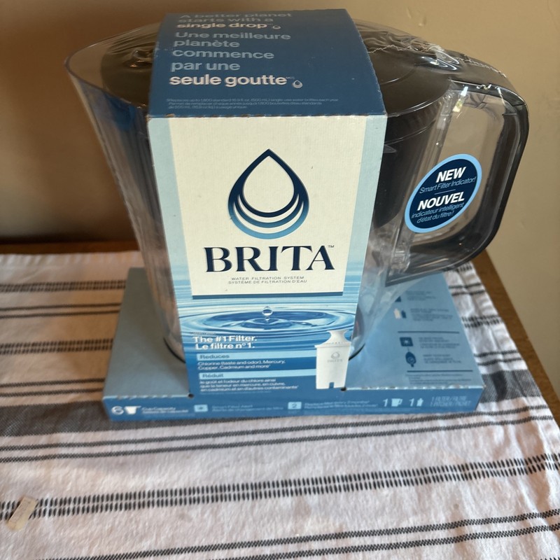 BRITA 6 Cup Black Space Saver Water Pitcher w/ Filter Cartridge NEW Sealed
