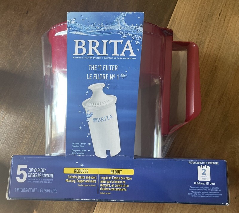 1 Brita Water Filtration System RED Pitcher 5 Cup Capacity 1 FILTER Space Saver