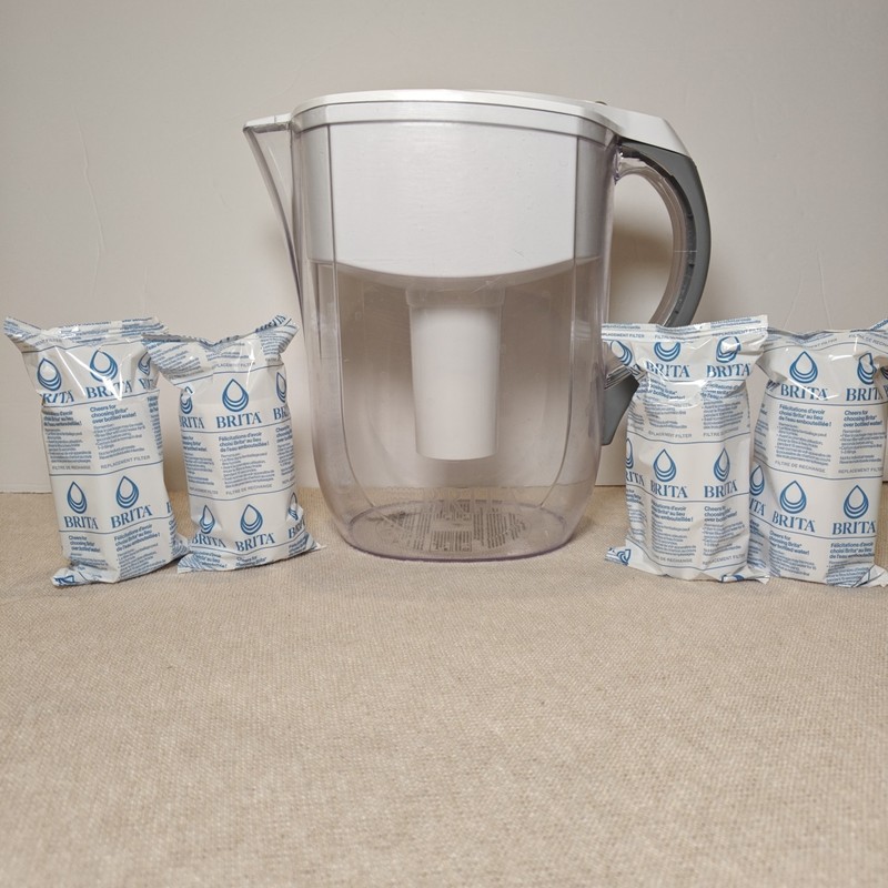 Brita Water 6 cup White Plastic water Pitcher W/4 Extra Filters