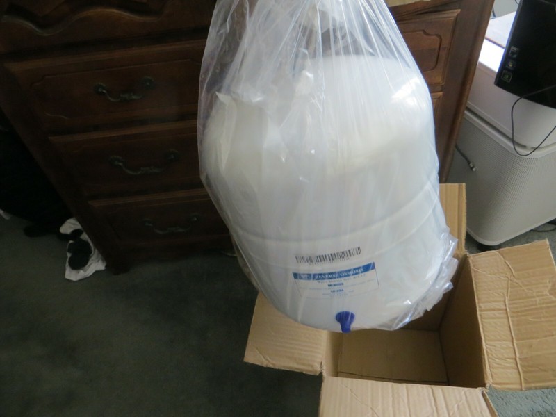 Pressurized Water Storage RO 3.2 Gallon Tank 1/4" NPT gallery