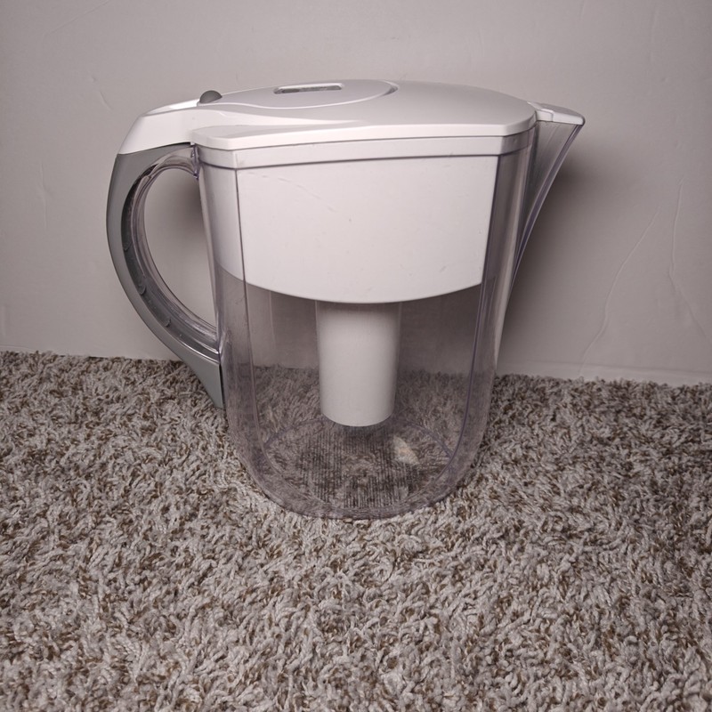 Brita Water 6 cup White Plastic water Pitcher W/4 Extra Filters gallery