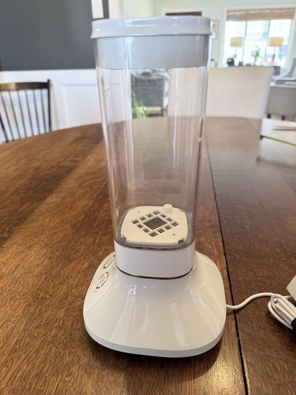 Qlife countertop hydrogen water generator. EUC Turns On, But Not Tested gallery
