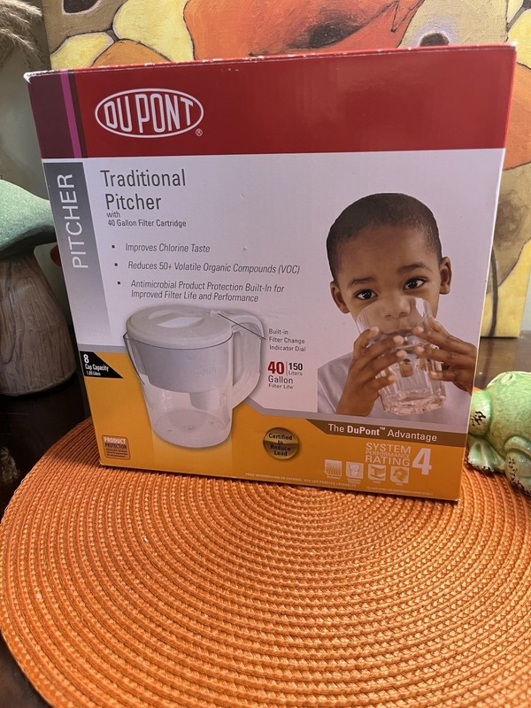 8 Cups DuPont Traditional 40 Gallon Water Filter Pitcher
